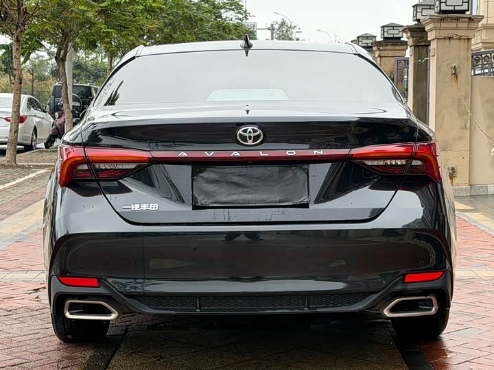 Photo 8 - Toyota Avalon