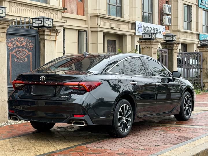 Photo 9 - Toyota Avalon