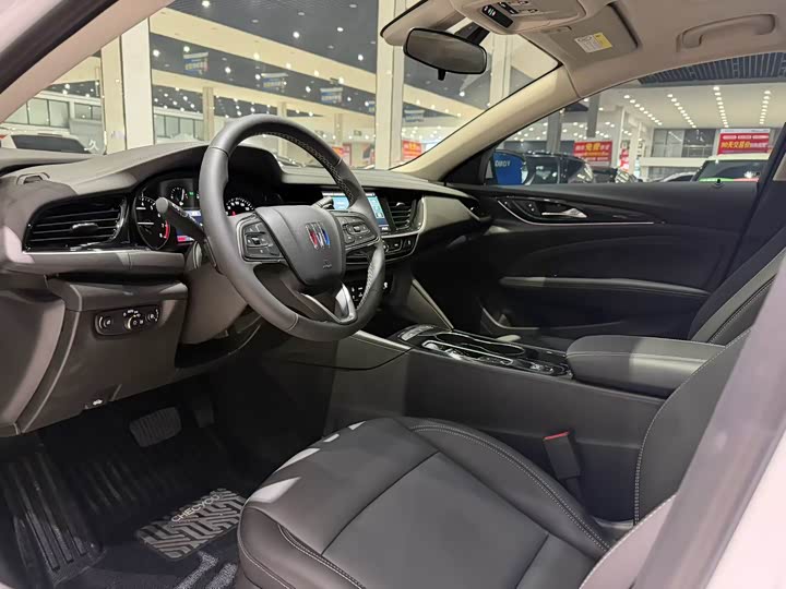 Photo 3 - Buick Regal