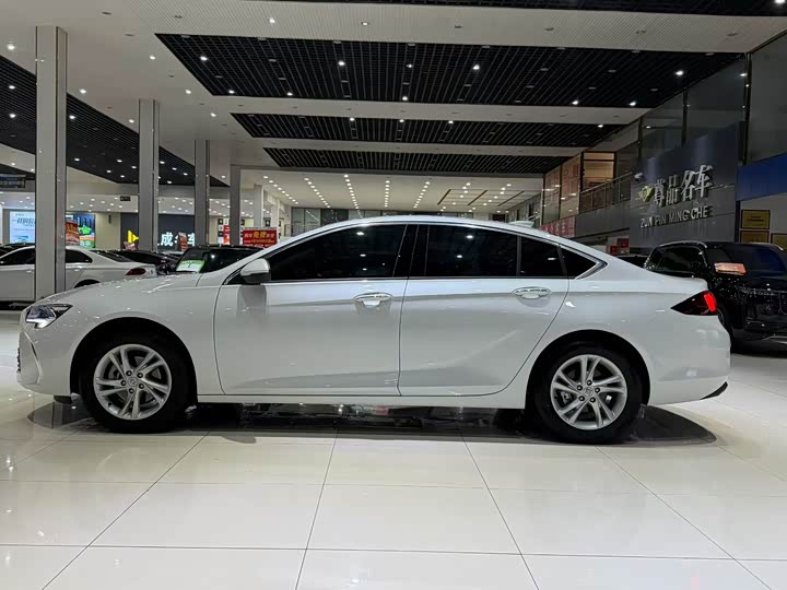 Photo 8 - Buick Regal