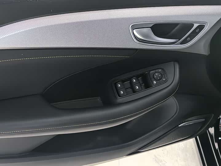 Фото 5 - Roewe i6 Max