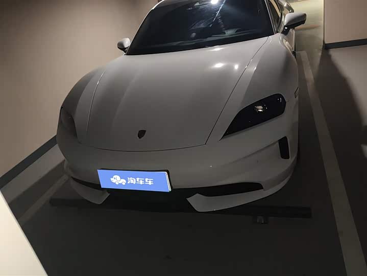 Фото 2 - Porsche Taycan