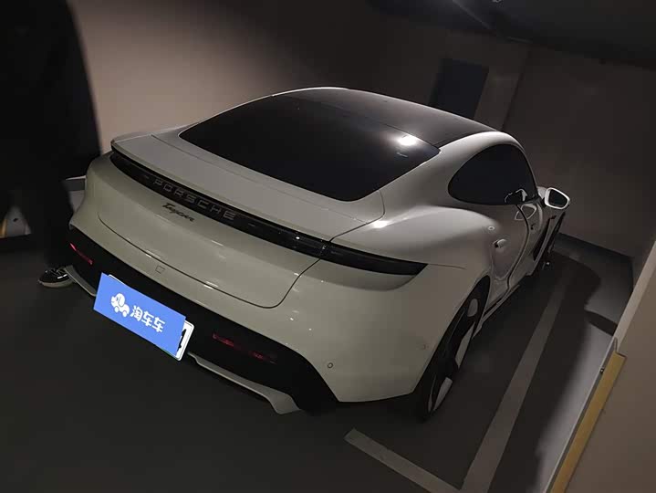 Фото 3 - Porsche Taycan