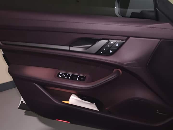 Фото 7 - Porsche Taycan