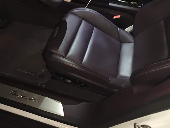 Фото 9 - Porsche Taycan