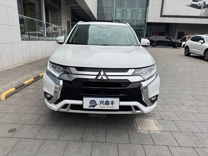Фото 2 - Mitsubishi Outlander