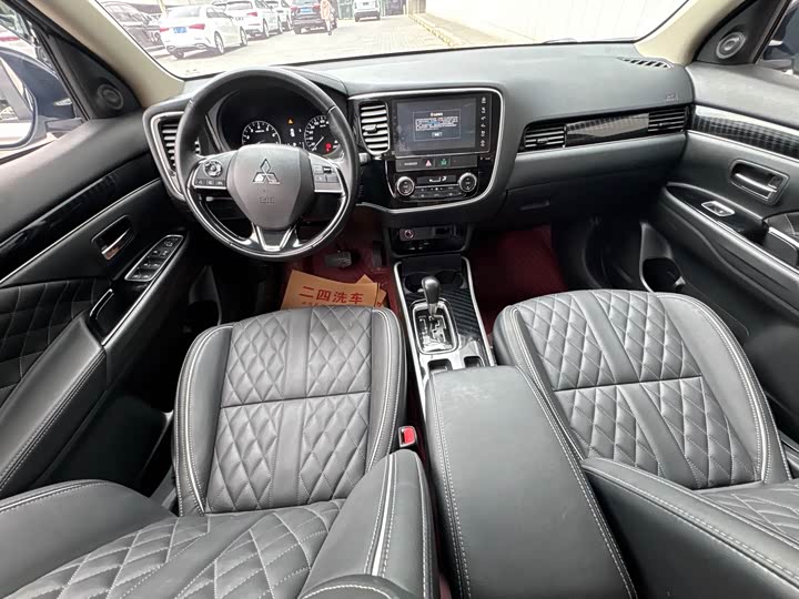 Фото 5 - Mitsubishi Outlander