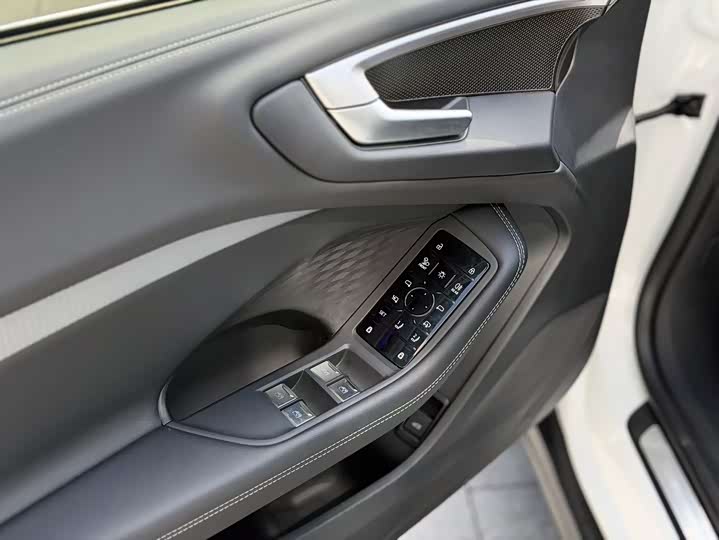 Фото 4 - Audi A5L Sportback