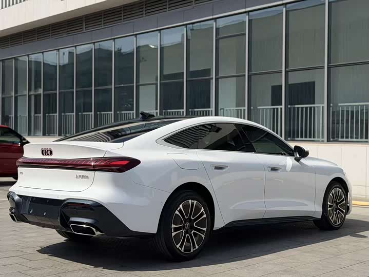 Фото 8 - Audi A5L Sportback