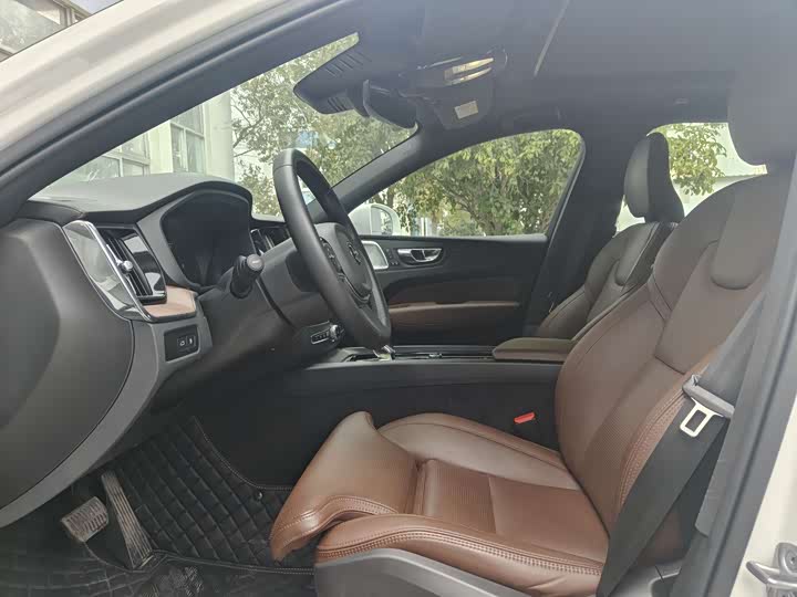 Фото 3 - Volvo XC60 Hybrid