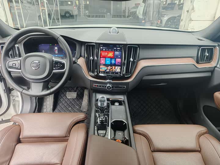 Фото 8 - Volvo XC60 Hybrid