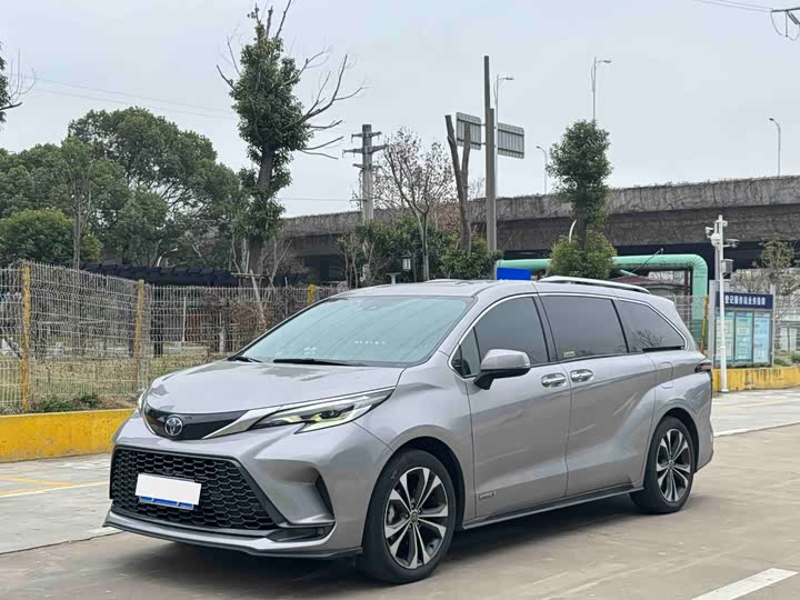 Фото 1 - Toyota Granvia