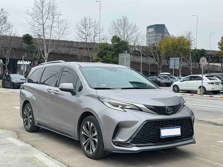 Фото 2 - Toyota Granvia