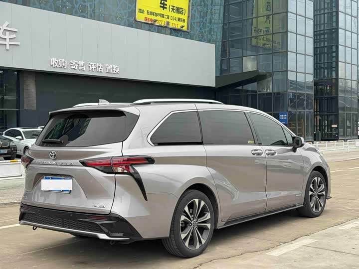 Фото 5 - Toyota Granvia