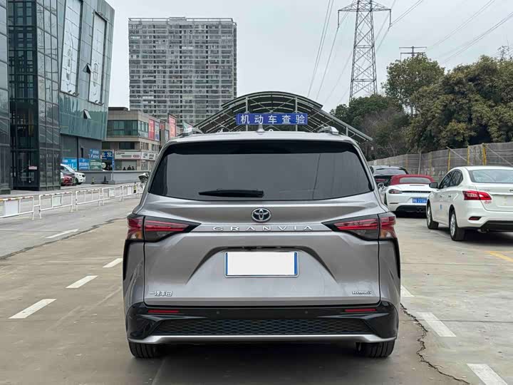 Фото 6 - Toyota Granvia