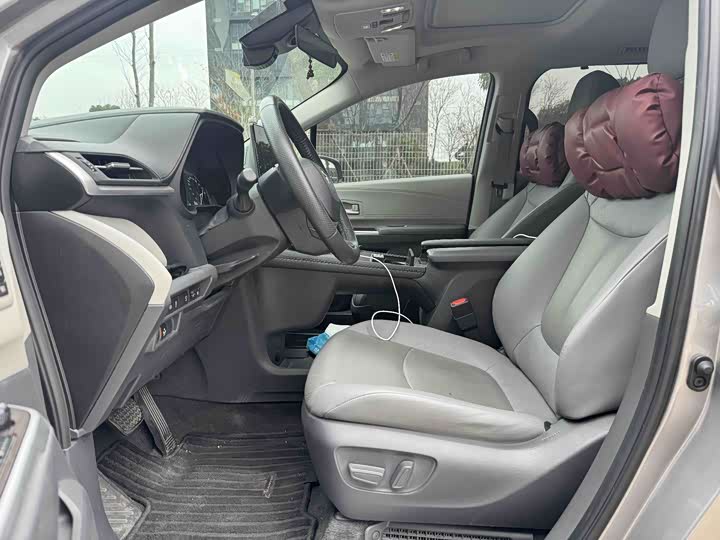 Фото 8 - Toyota Granvia