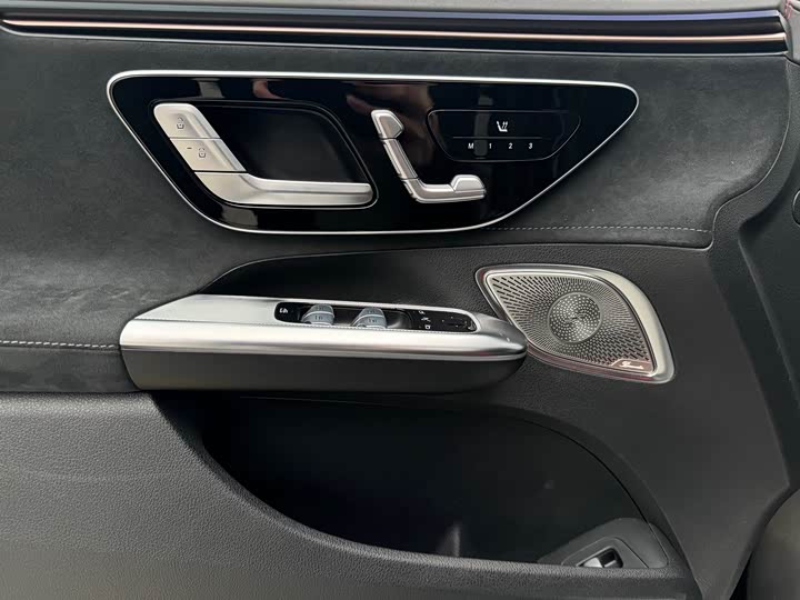 Photo 6 - Mercedes-Benz EQE AMG