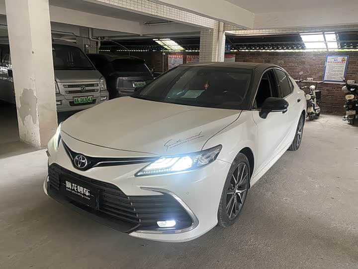Фото 1 - Toyota Camry