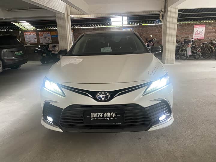 Фото 2 - Toyota Camry