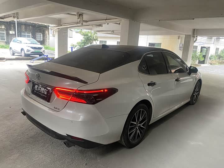 Фото 4 - Toyota Camry