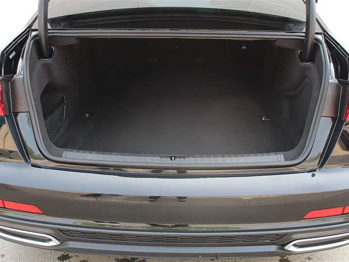 Фото 7 - Audi A6L