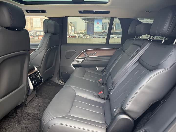 Photo 6 - Land Rover Range Rover