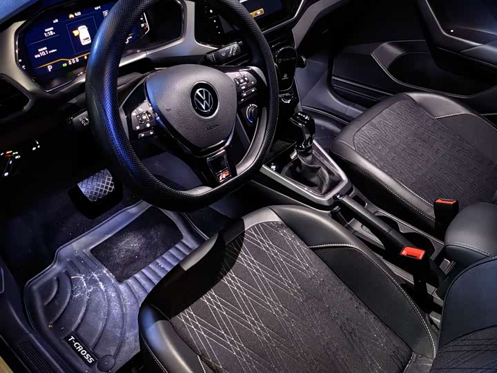 Photo 4 - Volkswagen T-Cross