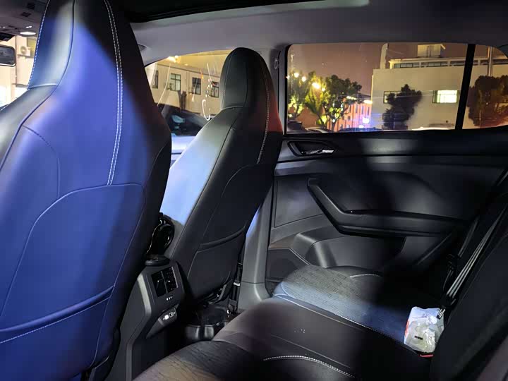 Photo 5 - Volkswagen T-Cross