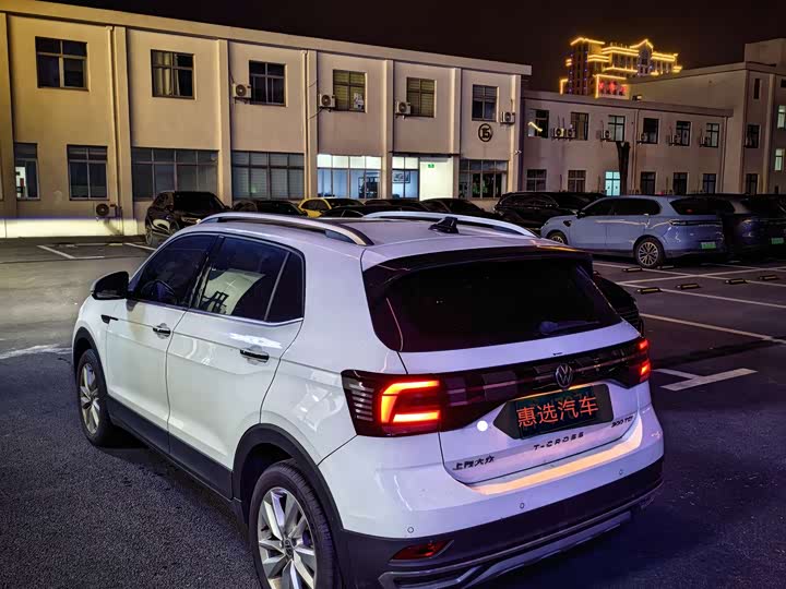 Photo 6 - Volkswagen T-Cross