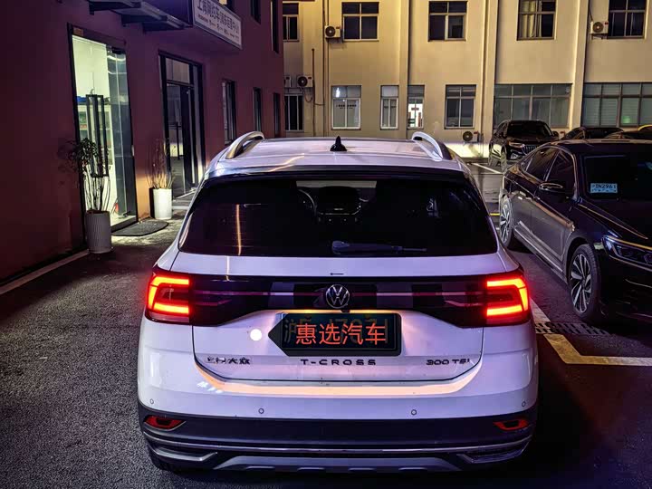 Photo 7 - Volkswagen T-Cross