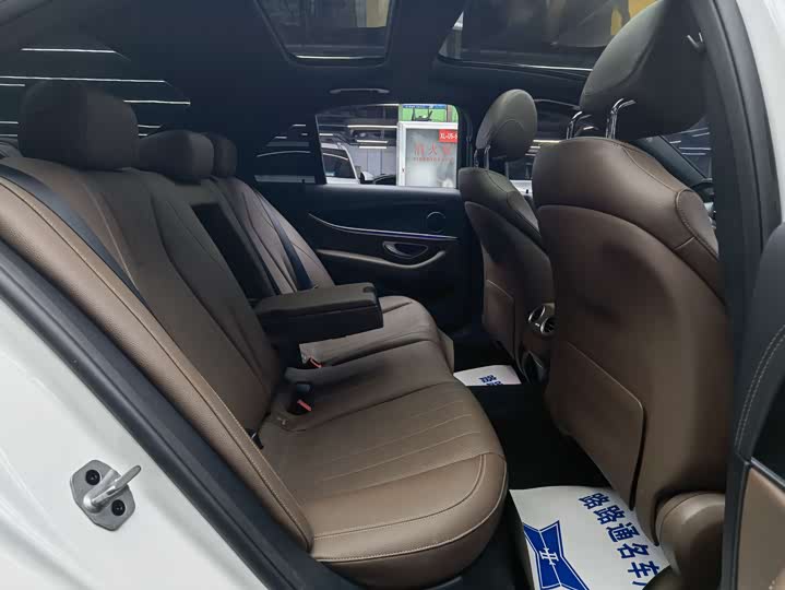 Zdjęcie 9 - Mercedes-Benz E-Class