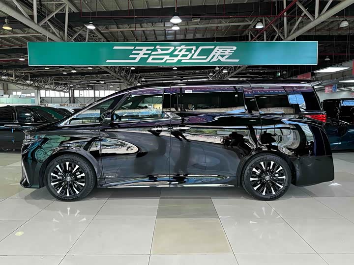 Фото 3 - Toyota Alphard