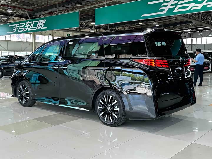 Фото 4 - Toyota Alphard