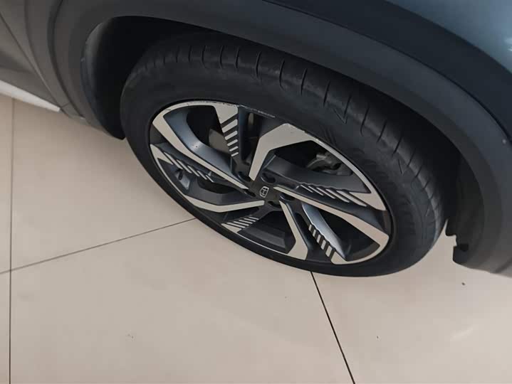 Фото 6 - Geely Monjaro