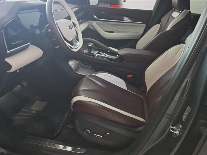 Фото 9 - Geely Monjaro