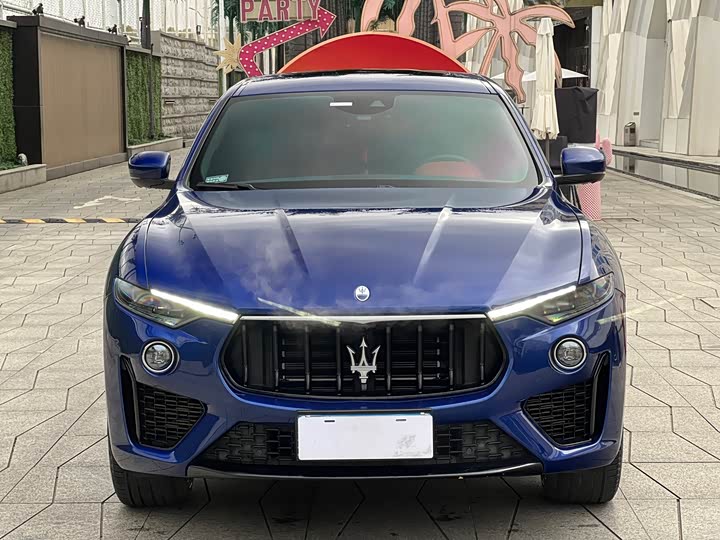 Фото 2 - Maserati Levante