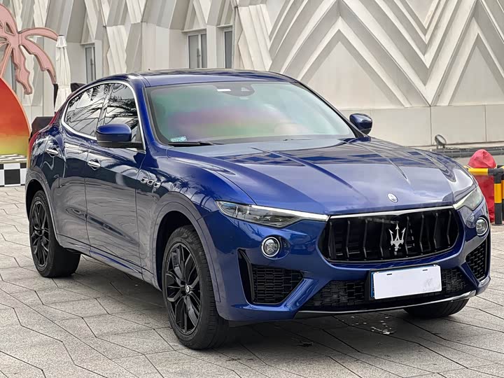 Фото 3 - Maserati Levante