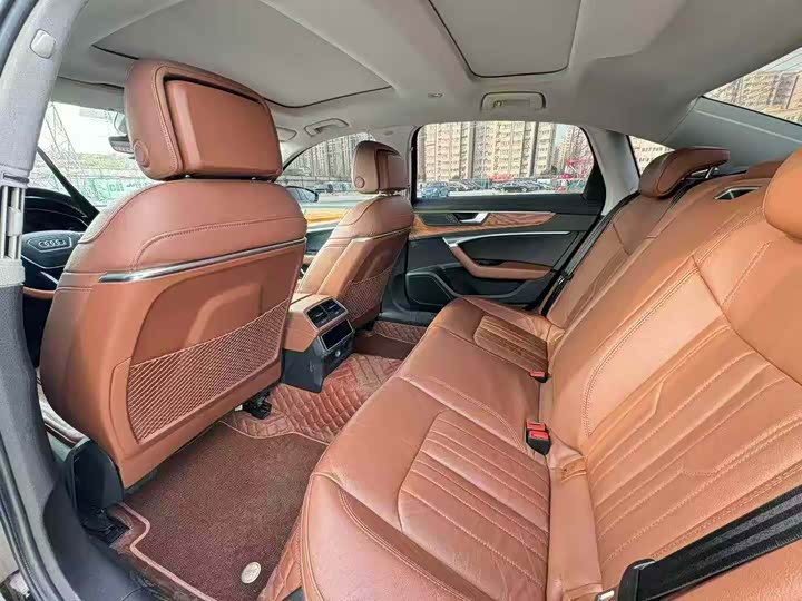 Фото 8 - Audi A6L