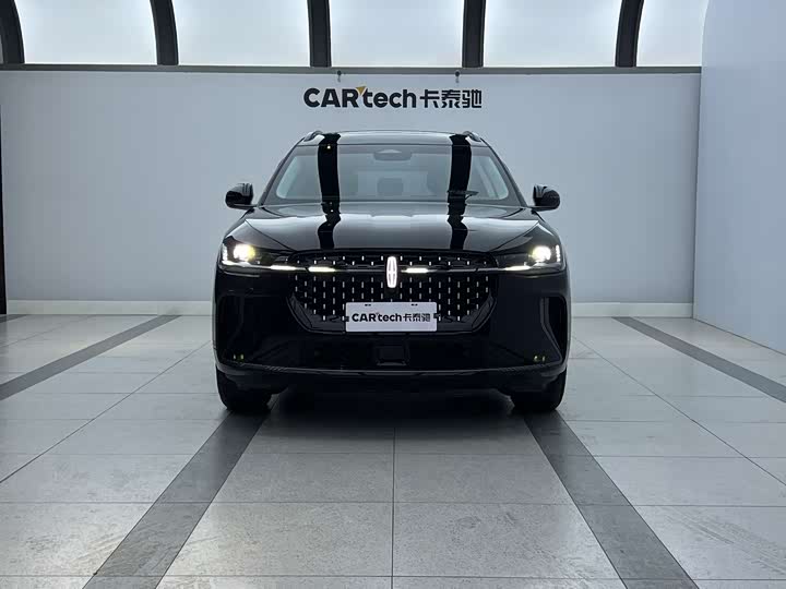 Фото 2 - Lincoln Nautilus