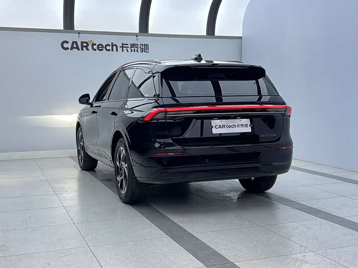 Фото 3 - Lincoln Nautilus