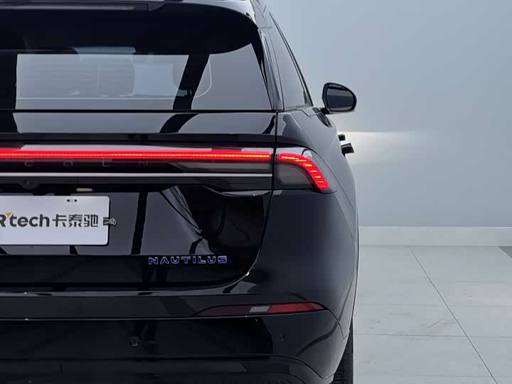 Фото 6 - Lincoln Nautilus