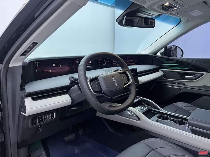 Фото 9 - Lincoln Nautilus