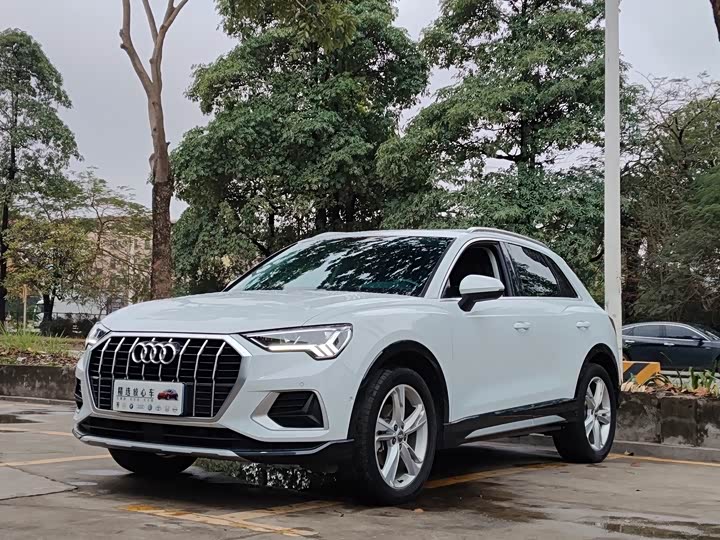 Photo 1 - Audi Q3