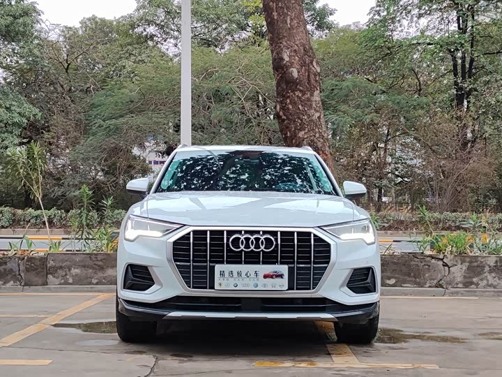 Photo 2 - Audi Q3