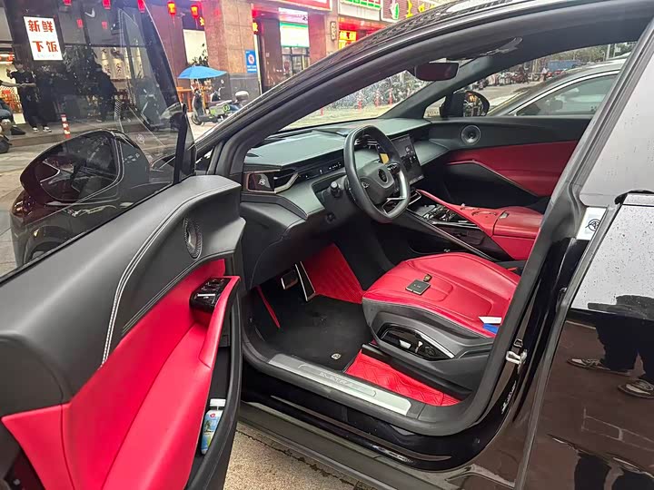 Фото 4 - Lotus Eletre