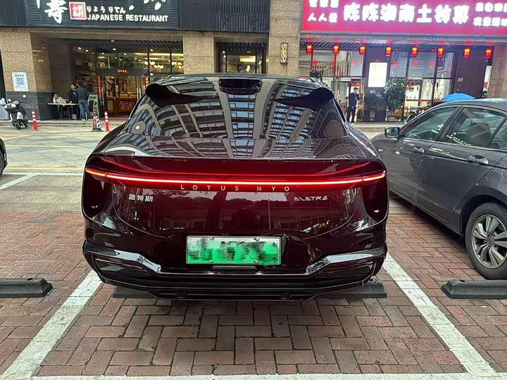 Фото 9 - Lotus Eletre