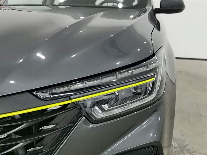 Фото 7 - Roewe RX5