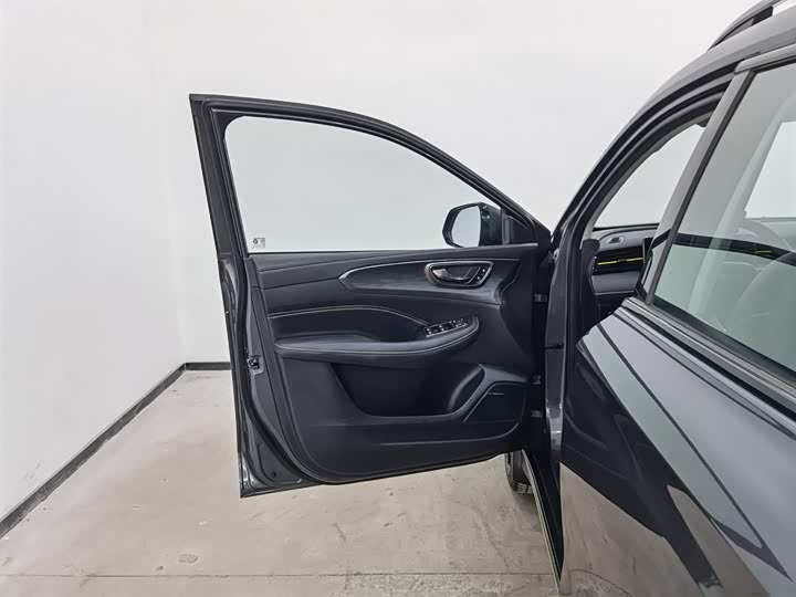 Фото 8 - Roewe RX5