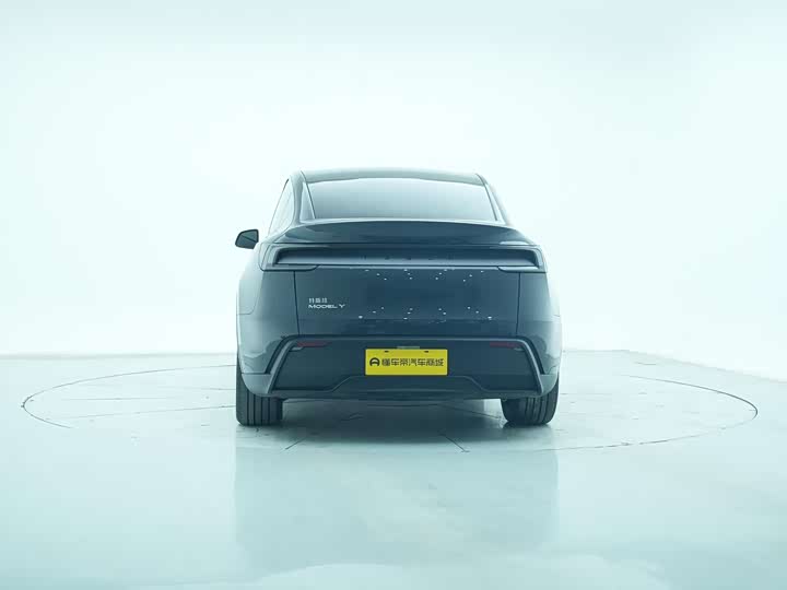 Photo 6 - Tesla Model Y