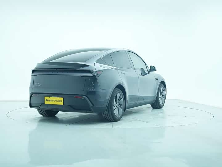 Photo 7 - Tesla Model Y